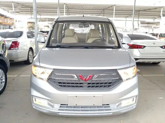 Wuling Hongguang V — Фото автомобиля 2