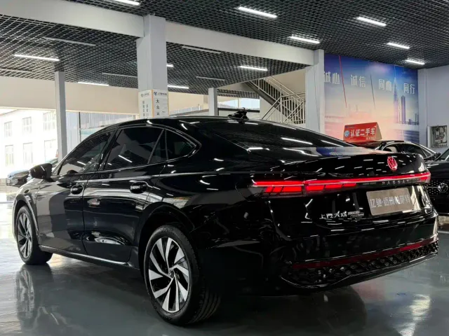 Volkswagen Passat — Фото автомобиля 4