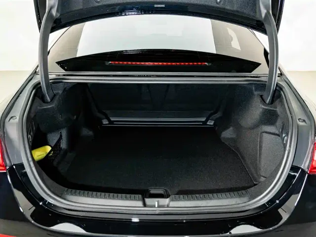 Mercedes-Benz E-Class — Фото автомобиля 23