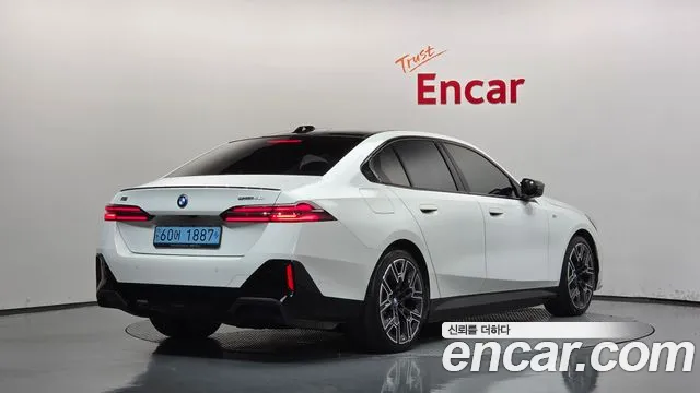 BMW i5 G60 — Фото автомобиля 2