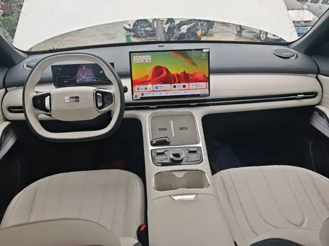 Geely Galaxy Starship 7 EM-i — Фото автомобиля 9