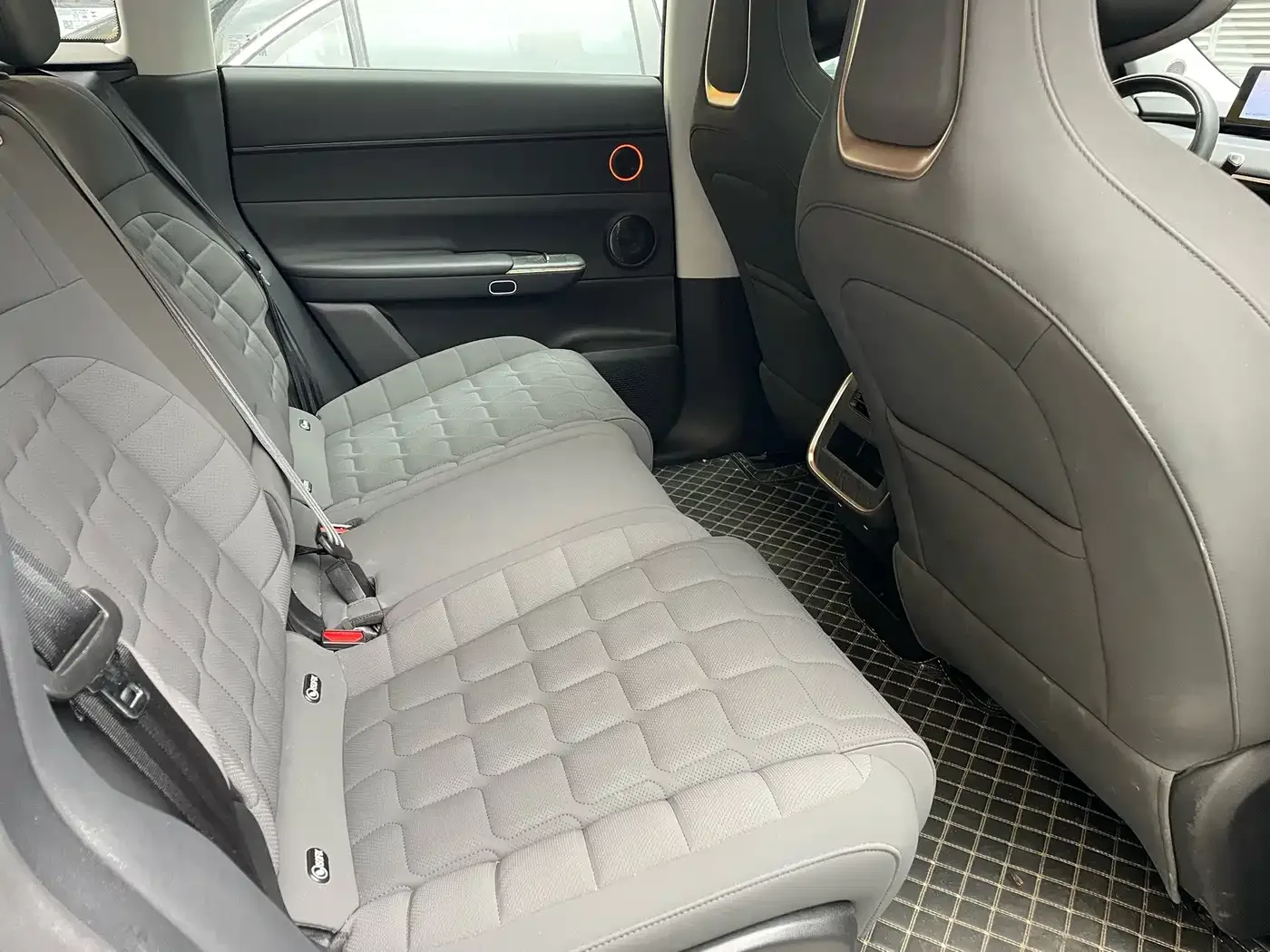 Exeed Exlantix ET 2024 Model Extended Range 200 Pro+ — Фото автомобиля 4