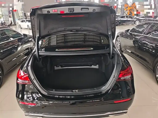 Mercedes-Benz E-Class — Фото автомобиля 18