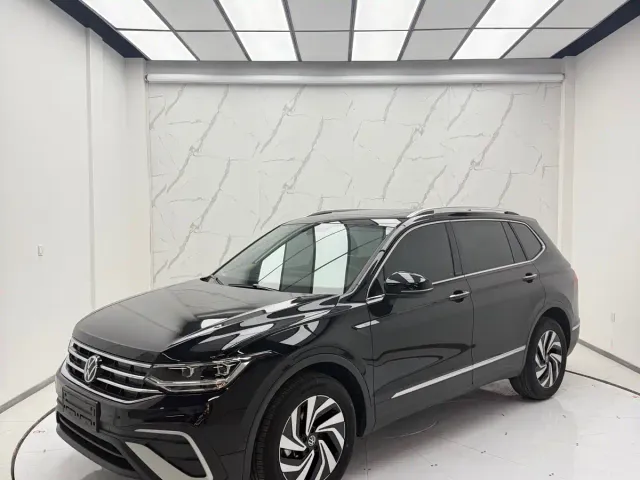 Фотография автомобиля — Volkswagen Tiguan L