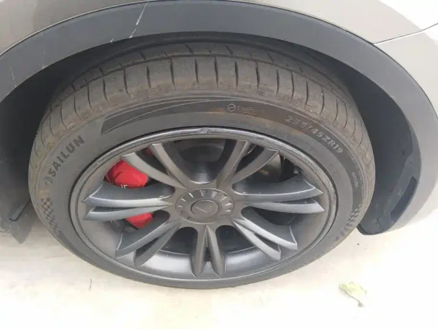 Tesla Model Y — Фото автомобиля 6