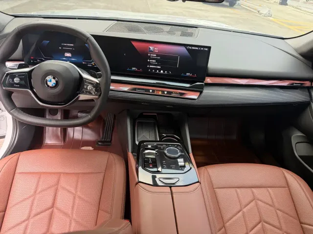 BMW 5 Series — Фото автомобиля 6