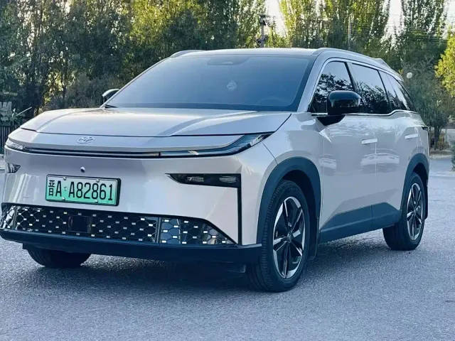 Фотография автомобиля — Toyota BoZhi 3X