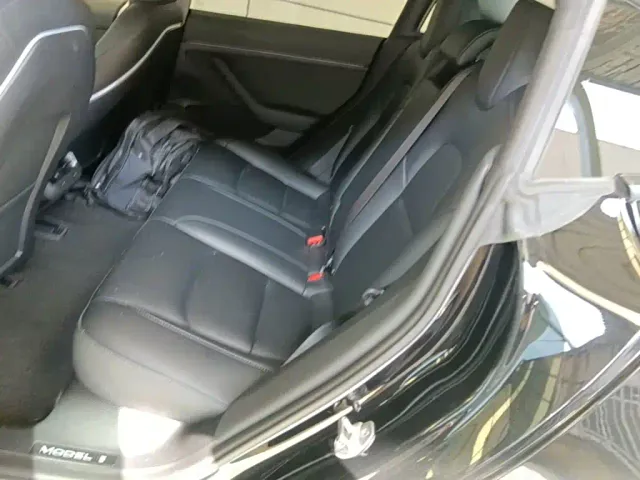 Tesla Model 3 — Фото автомобиля 16