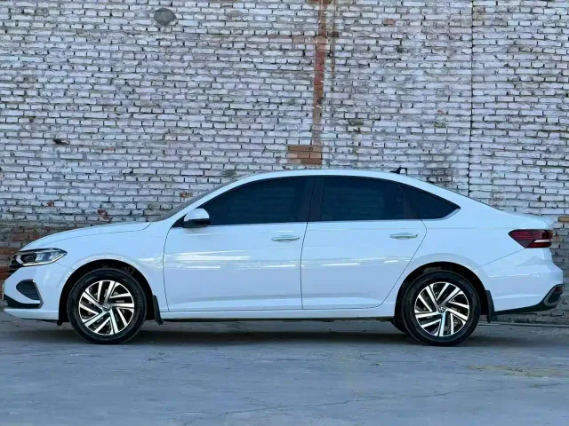 Volkswagen Lavida — Фото автомобиля 12