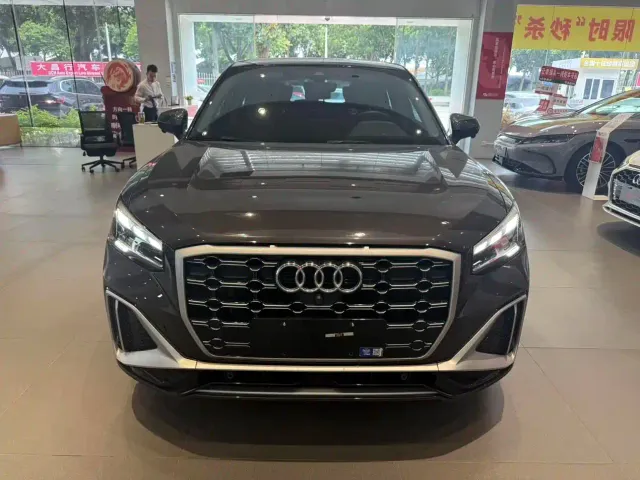 Audi Q2L — Фото автомобиля 2