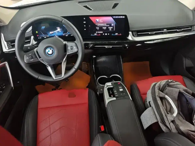 BMW iX1 — Фото автомобиля 9