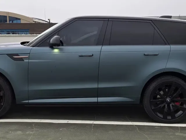 Land Rover Range Rover Sport — Фото автомобиля 3
