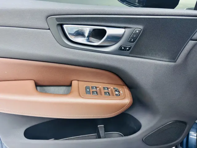 Volvo XC60 — Фото автомобиля 14