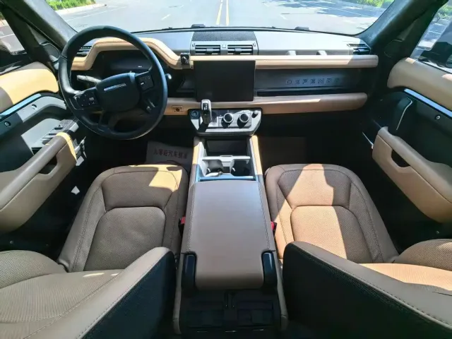 Land Rover Defender — Фото автомобиля 17