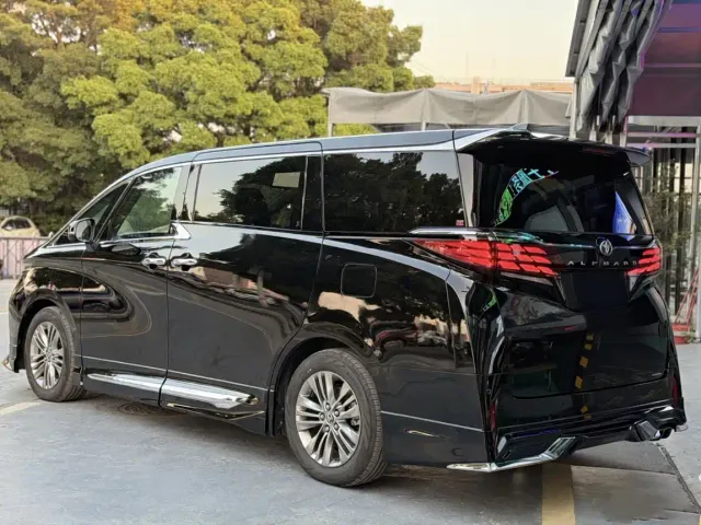 Toyota Alphard — Фото автомобиля 7