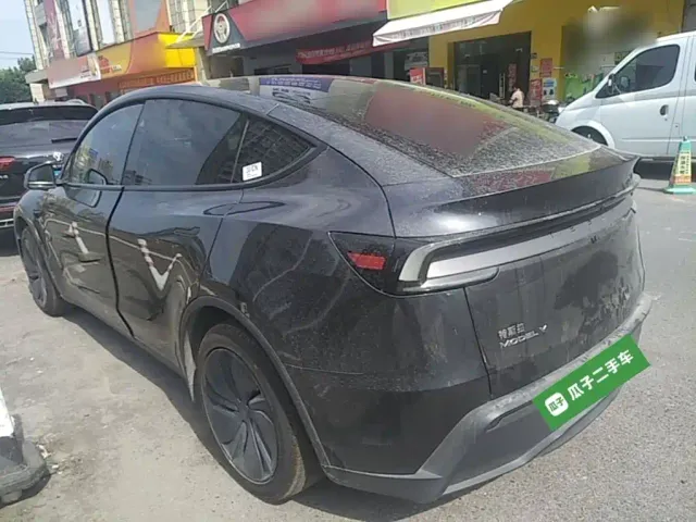 Tesla Model Y — Фото автомобиля 22