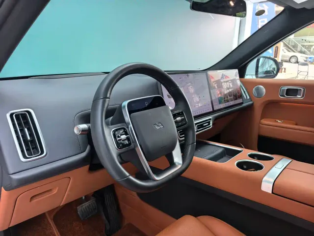 Li Auto L7 — Фото автомобиля 6