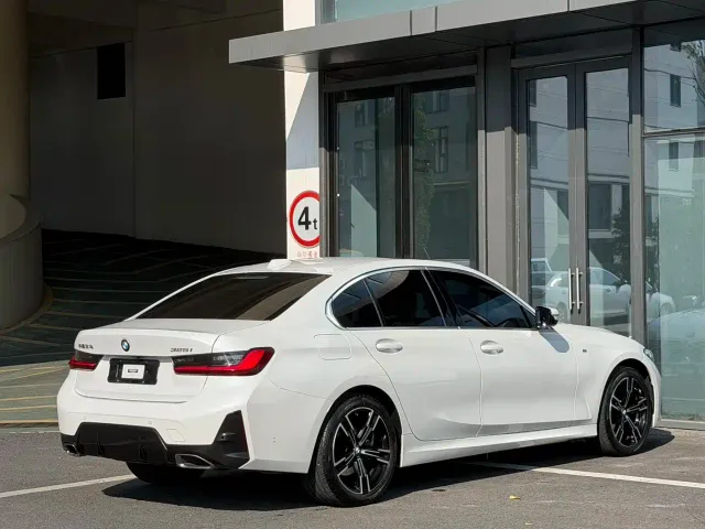 BMW 3 Series — Фото автомобиля 12