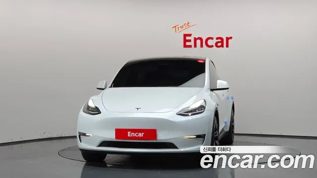 Tesla Model Y — Фото автомобиля 3