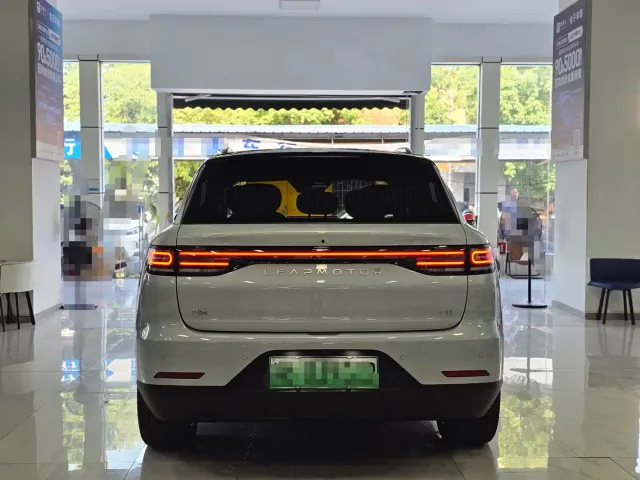 Leapmotor C11 — Фото автомобиля 11