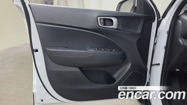 Hyundai Venue — Фото автомобиля 13