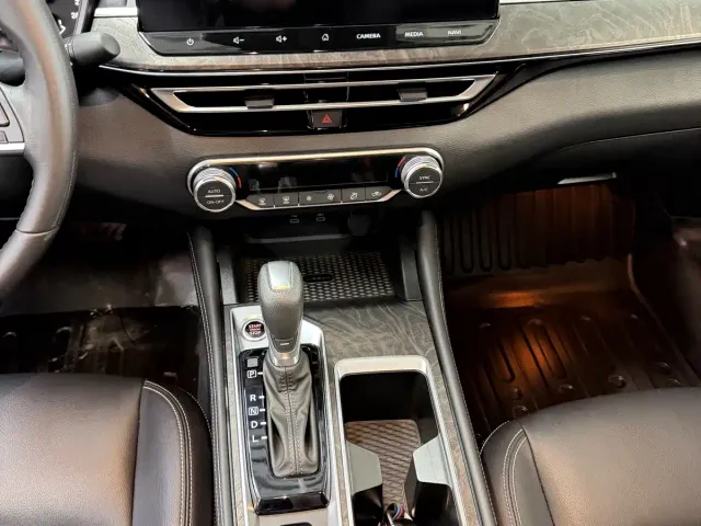 Nissan Teana — Фото автомобиля 12