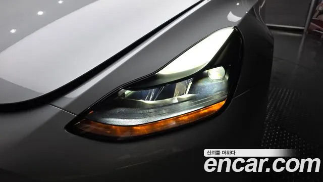 Tesla Model Y — Фото автомобиля 16