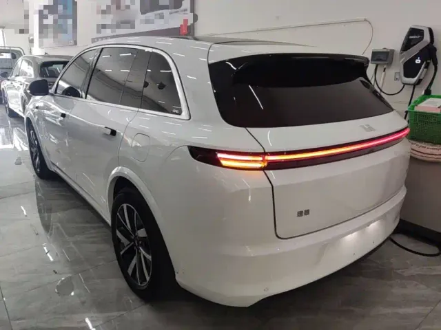 Li Auto L7 — Фото автомобиля 4