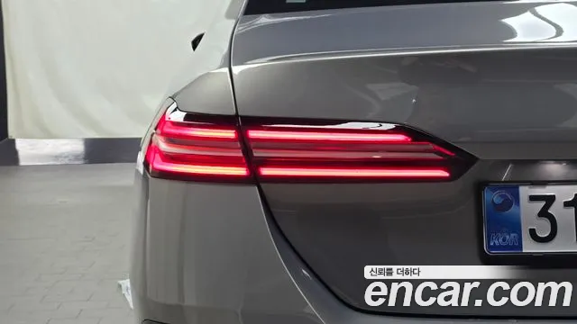 BMW 5-Series — Фото автомобиля 21