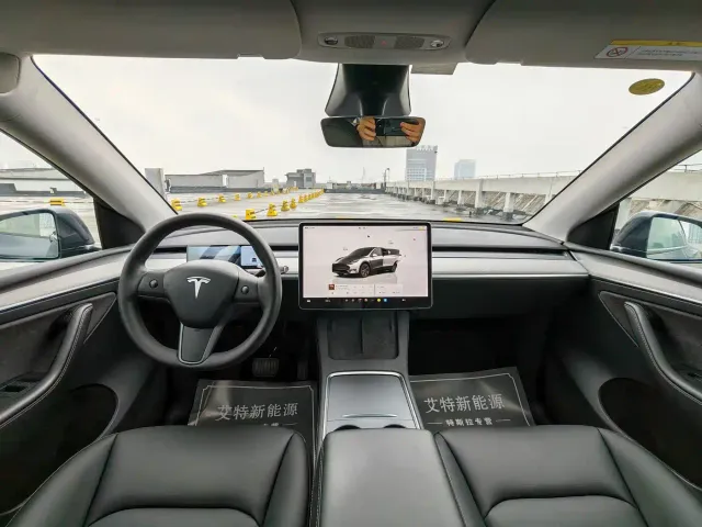 Tesla Model Y — Фото автомобиля 8