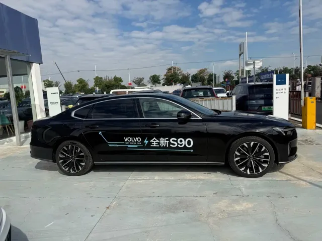 Volvo S90 — Фото автомобиля 6
