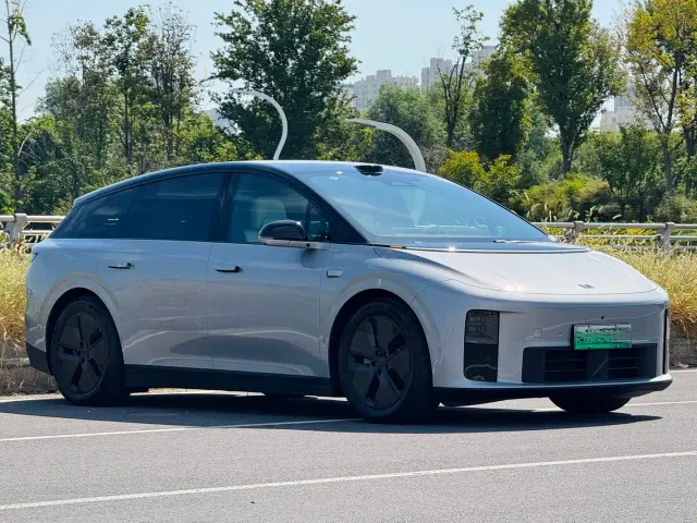 Li Auto i6 — Фото автомобиля 3