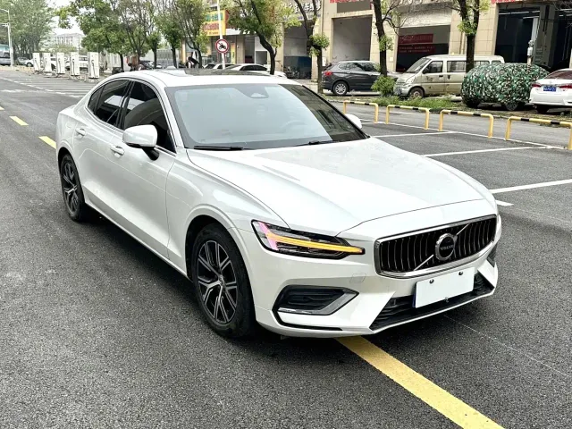 Volvo S60 — Фото автомобиля 7