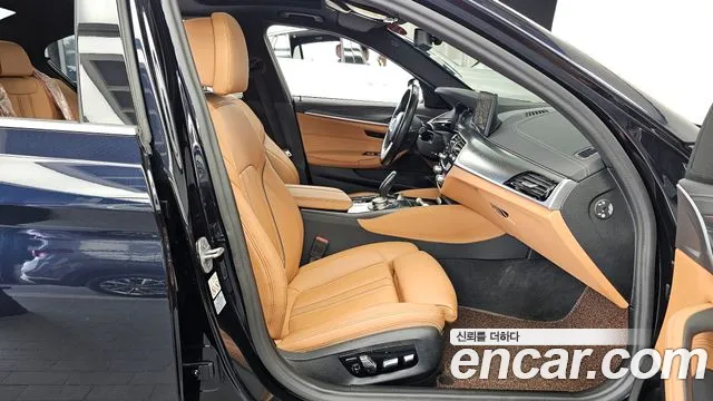 BMW 5 Series G30 — Фото автомобиля 11