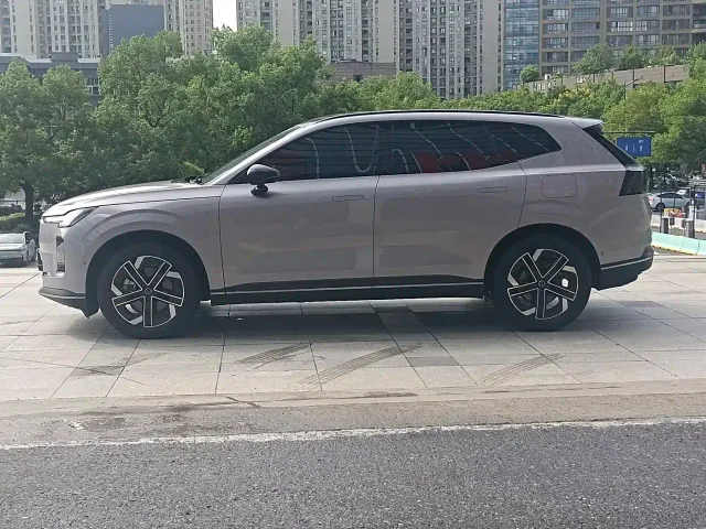 Volvo XC70 Plug-in Hybrid — Фото автомобиля 5