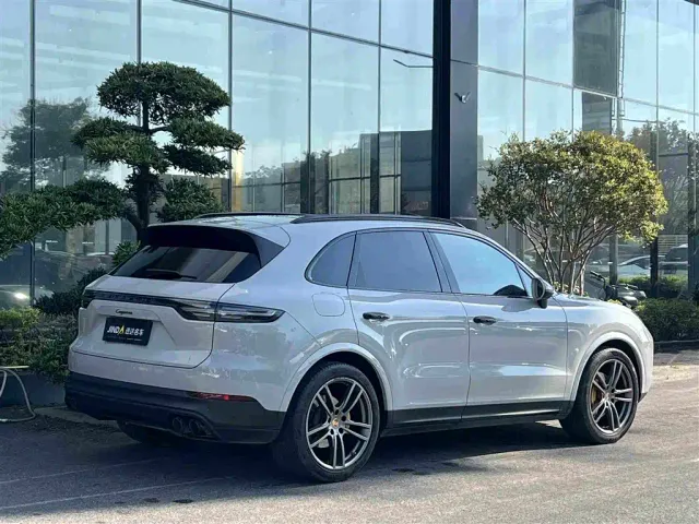 Porsche Cayenne — Фото автомобиля 11