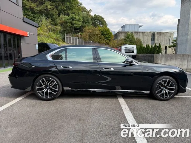 BMW 7 Series G70 — Фото автомобиля 4