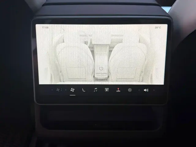 Tesla Model 3 — Фото автомобиля 7