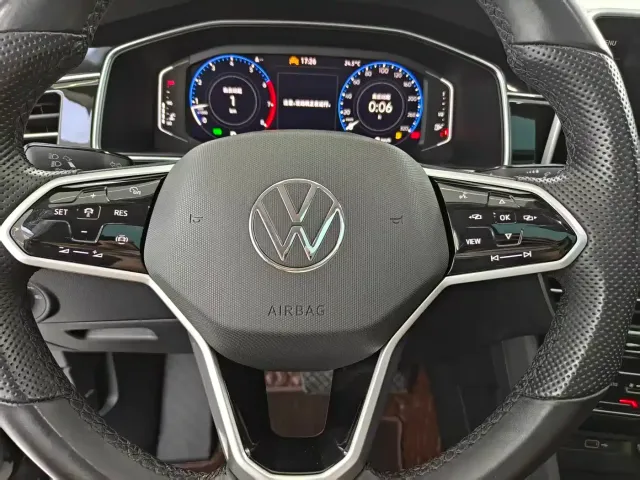 Volkswagen Tiguan L — Фото автомобиля 8