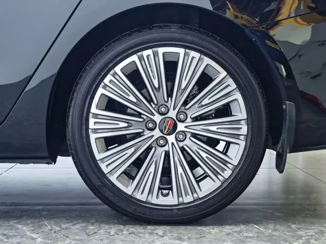 Hongqi H5 — Фото автомобиля 9