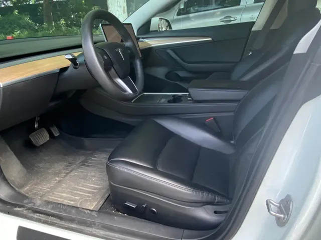 Tesla Model 3 — Фото автомобиля 6