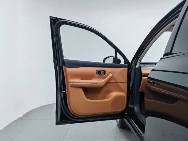 Leapmotor C16 — Фото автомобиля 8