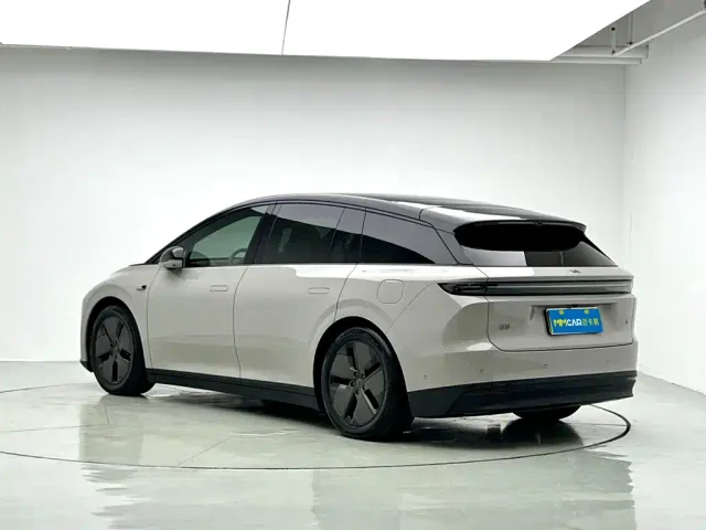 Li Auto i6 — Фото автомобиля 7
