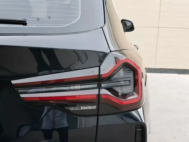 BMW iX3 — Фото автомобиля 18