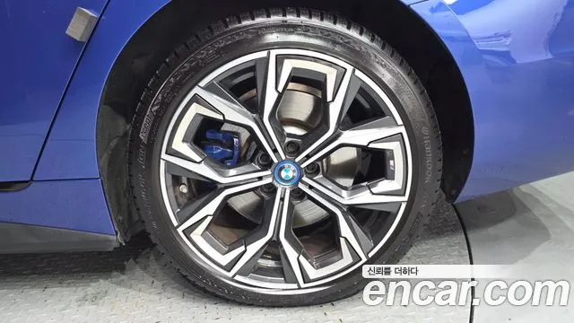 BMW i4 — Фото автомобиля 19