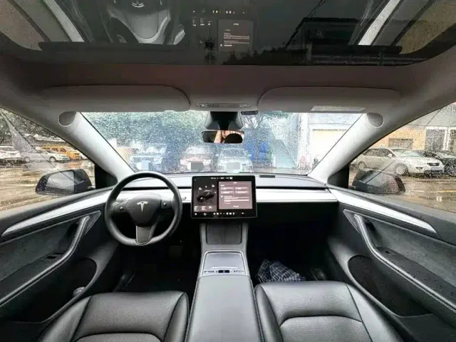 Tesla Model Y — Фото автомобиля 4