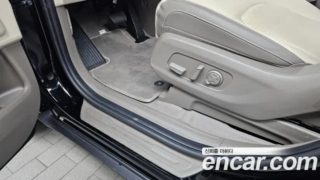 Kia Carnival 4th Gen — Фото автомобиля 24