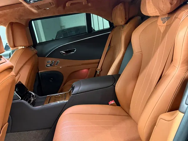 Bentley Flying Spur 2021 4.0T V8 Standard Version — Фото автомобиля 10