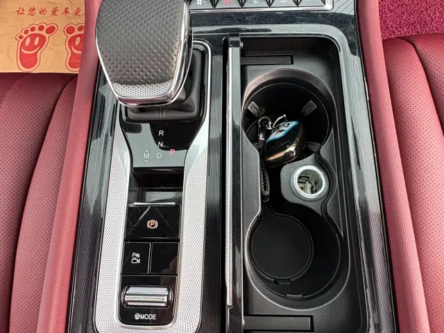 Hongqi H5 — Фото автомобиля 14