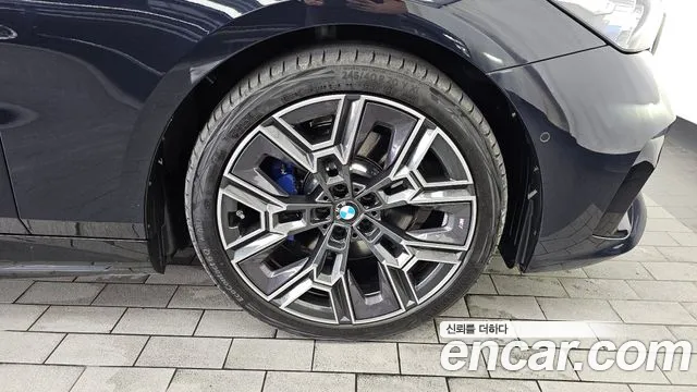 BMW 5-Series 5 серия (G60) — Фото автомобиля 17